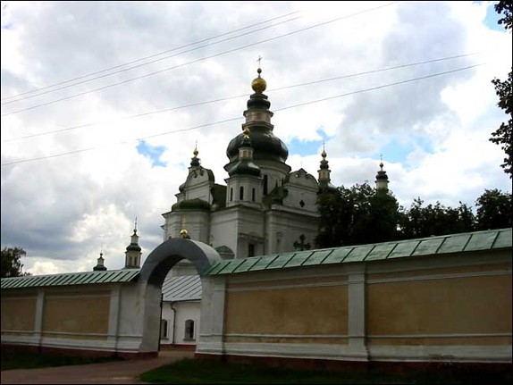 Image - Gate of the Trinity-Saint Elijah's Monastery in Chernihiv.